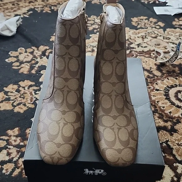 NWT! Coach Signature "C" logo Boots in Original Blk Box w/White Logo Branding;11 - Picture 5 of 16